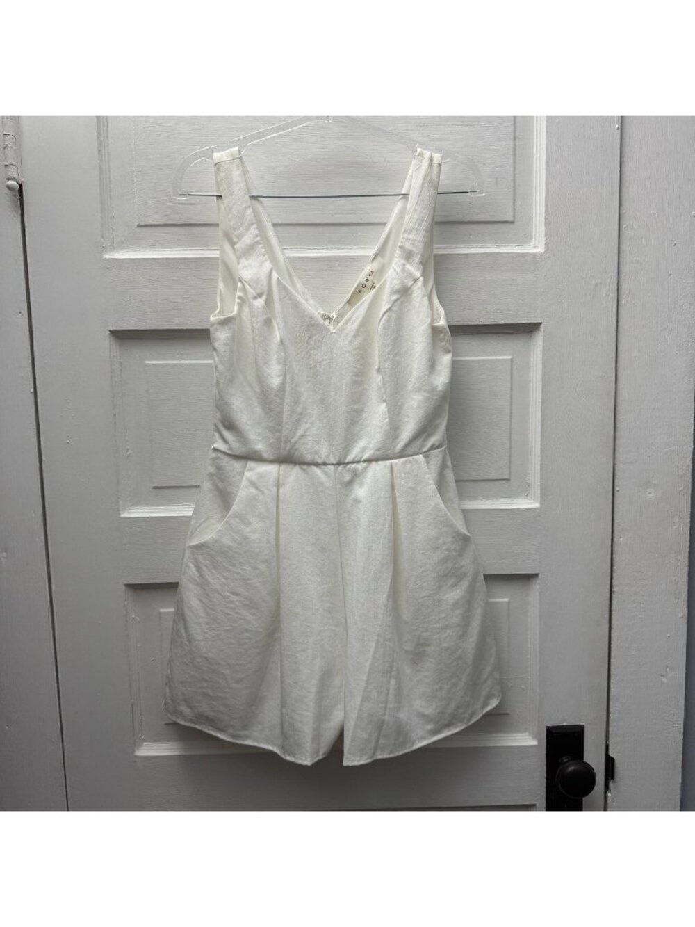 ROW A White Sleeveless Romper Womens S V Neck Pockets Textured Lined